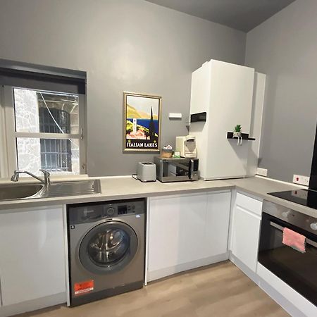 Two Bed Apartment Edinburgh Bagian luar foto
