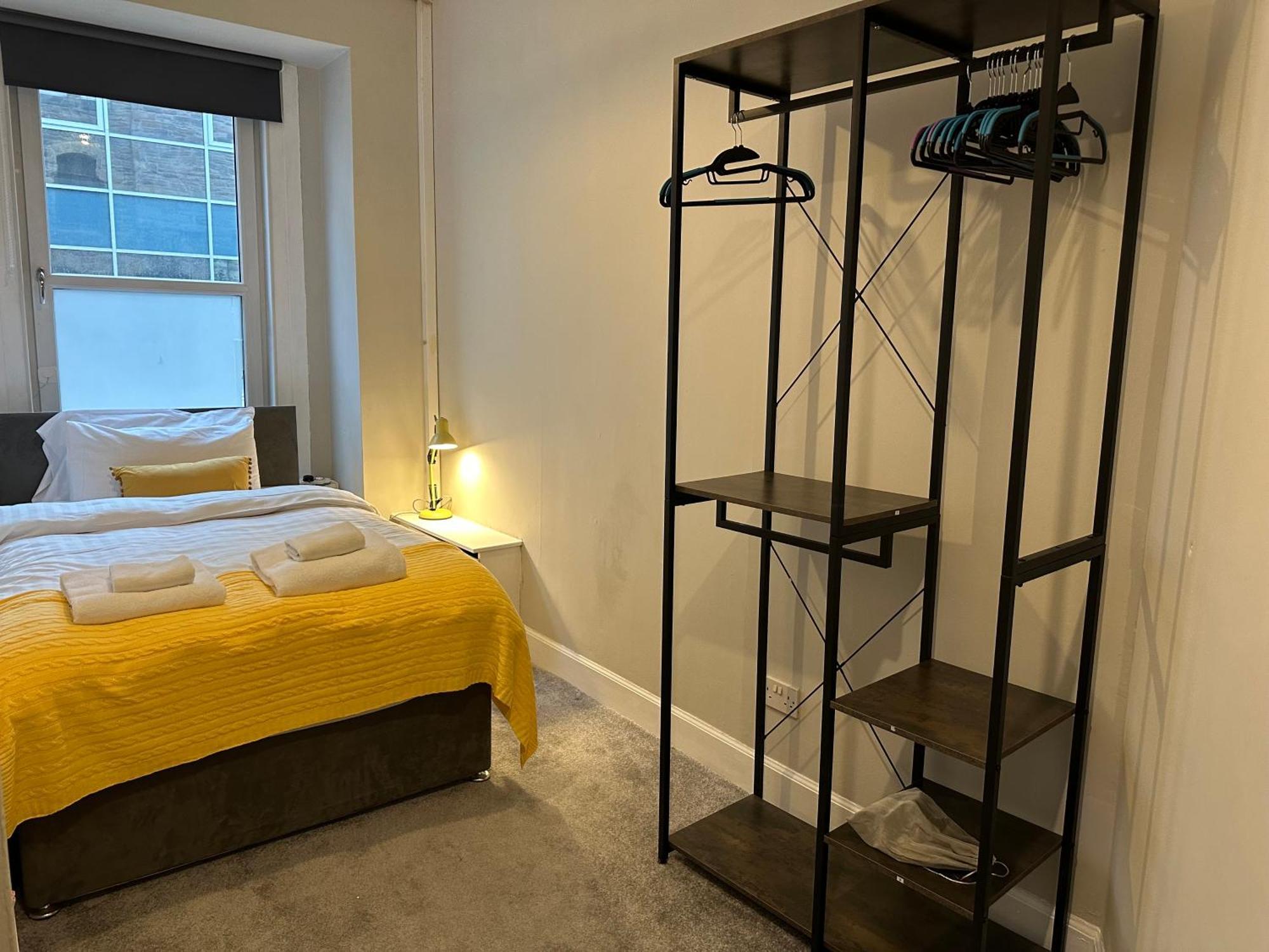 Two Bed Apartment Edinburgh Bagian luar foto