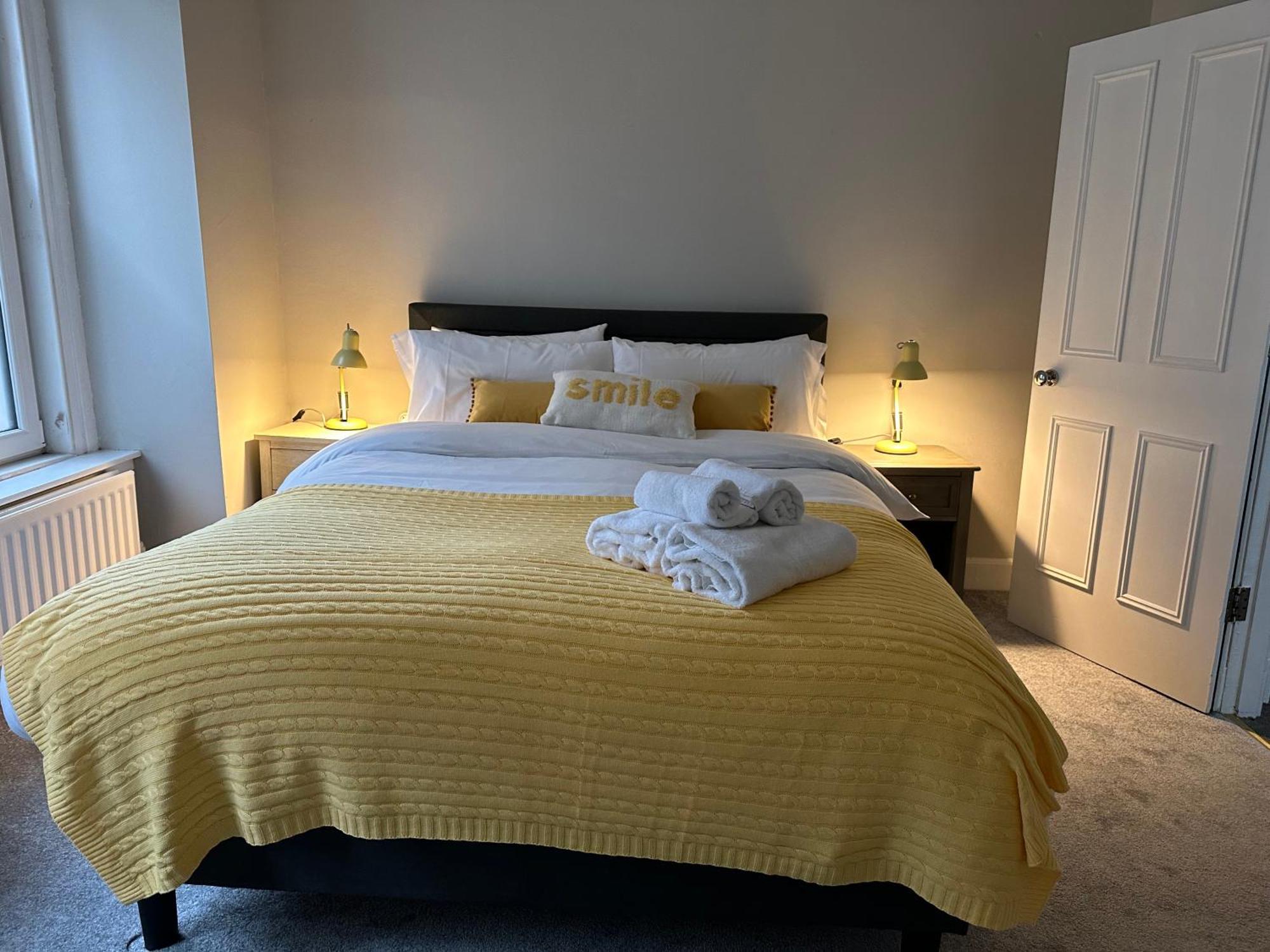 Two Bed Apartment Edinburgh Bagian luar foto