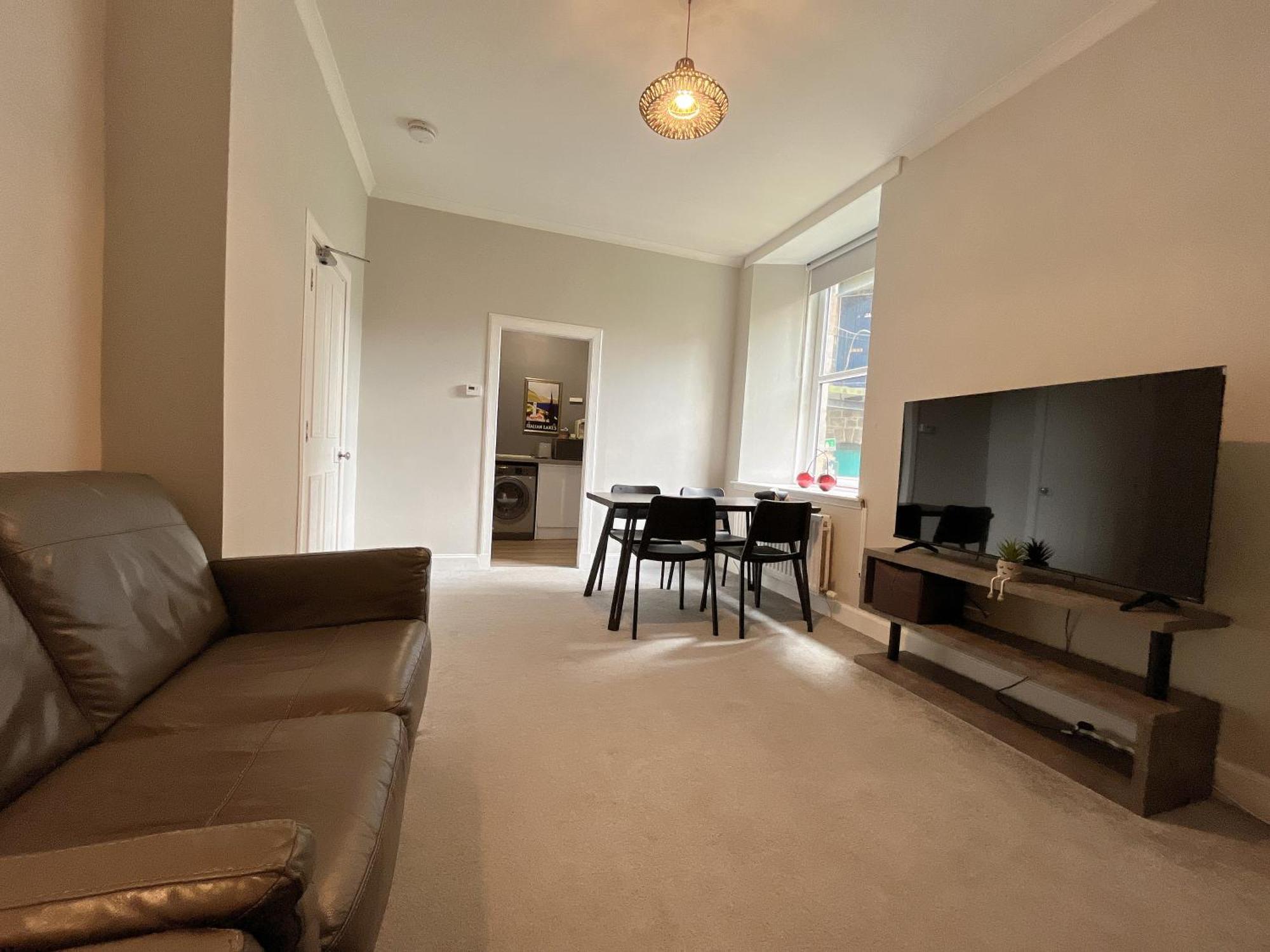 Two Bed Apartment Edinburgh Bagian luar foto