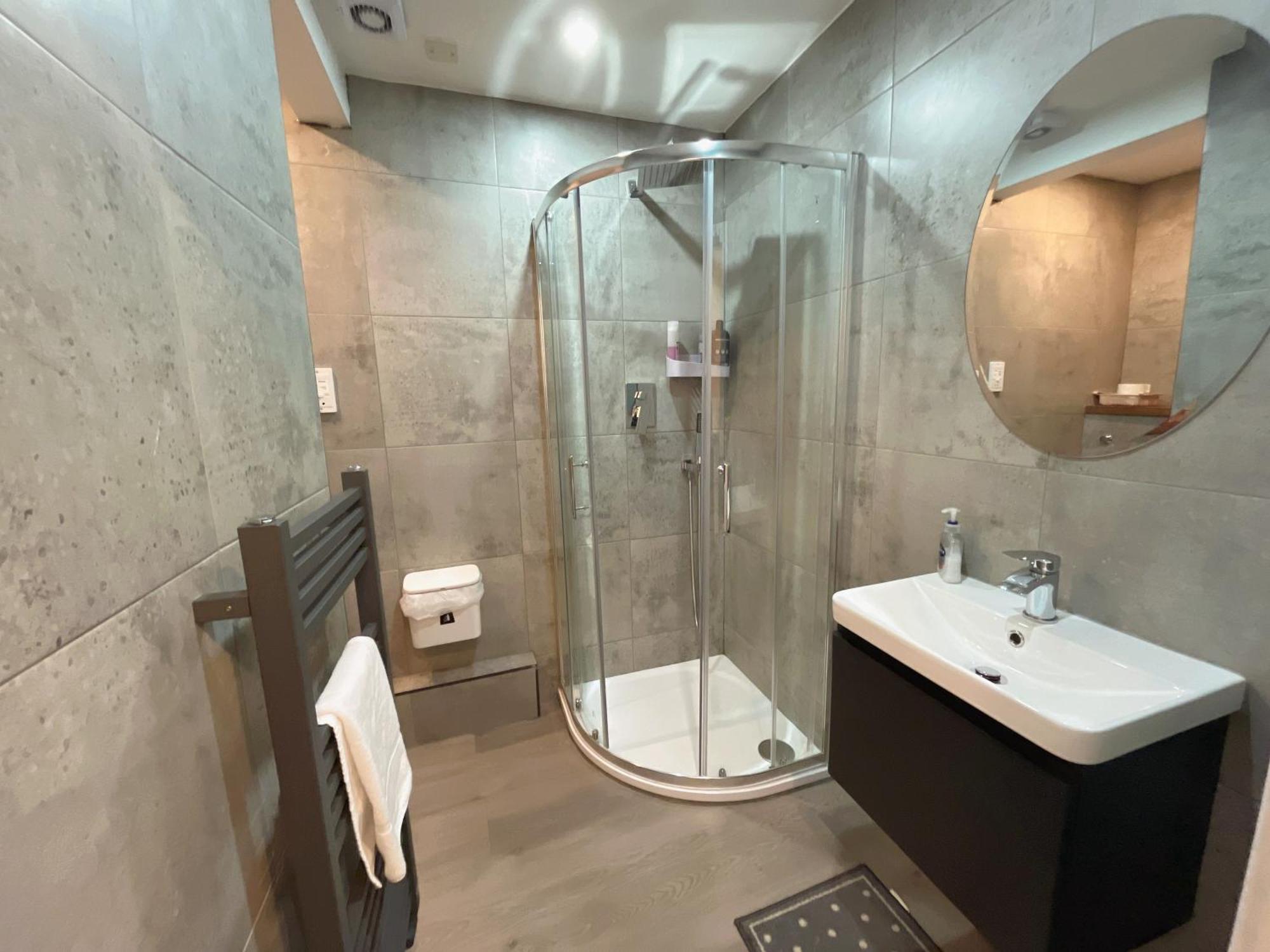 Two Bed Apartment Edinburgh Bagian luar foto